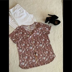 Plus Size Women’s Blouse, short sleeve, U-Neck.